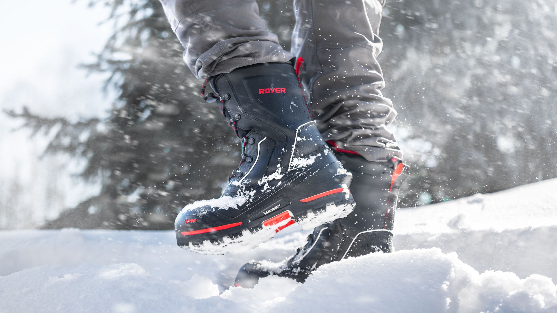 Image of the GLACIUS boot walking through snow.